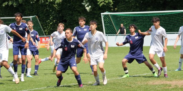 YLC Junioren: Hoher Heimsieg gegen Blue Stars